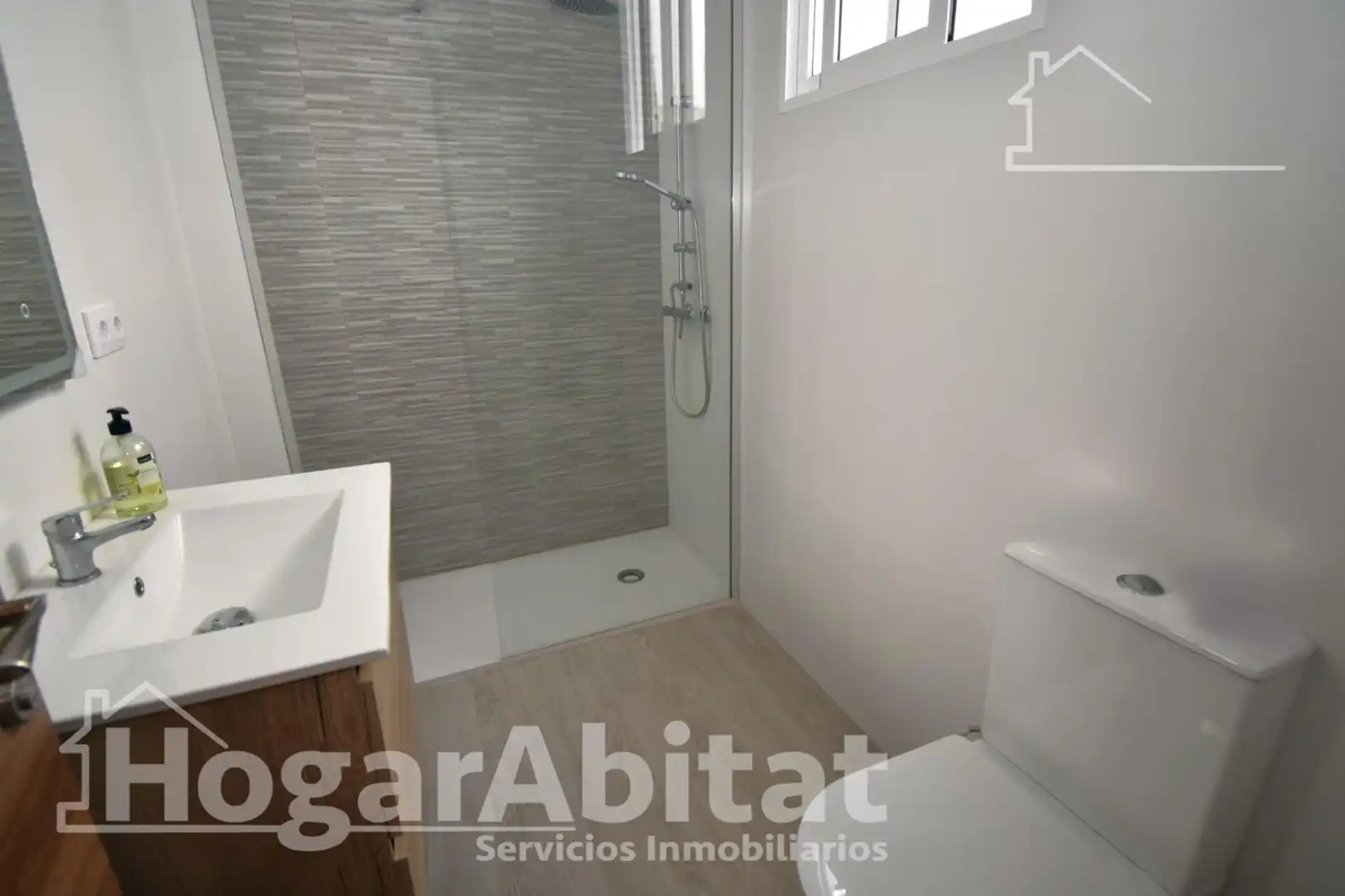 Baño de Piso en venta en Catarroja con Aire acondicionado, Calefacción y Terraza