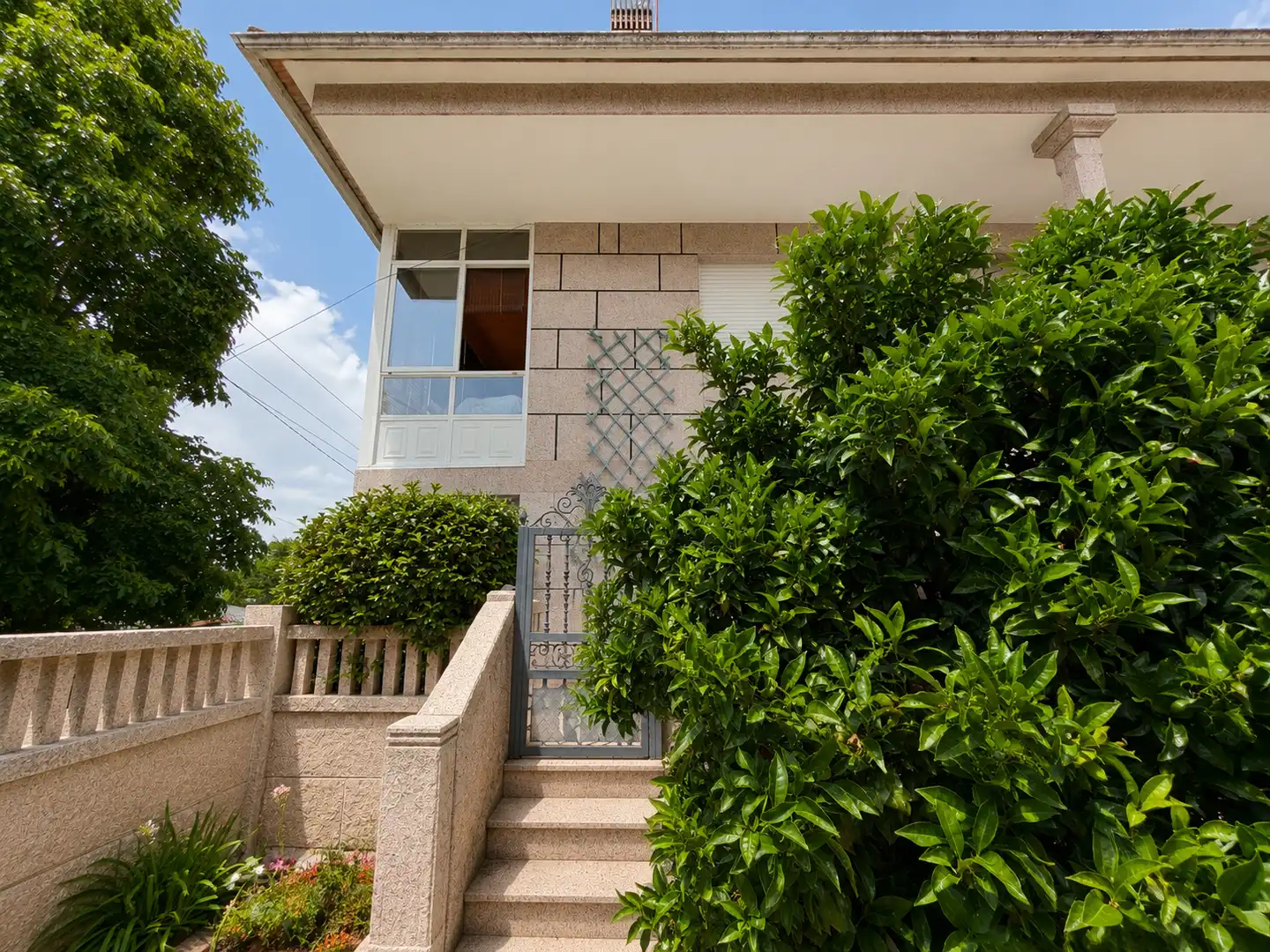 Vista exterior de Casa o xalet en venda en A Cañiza   amb Calefacció, Jardí privat i Parquet