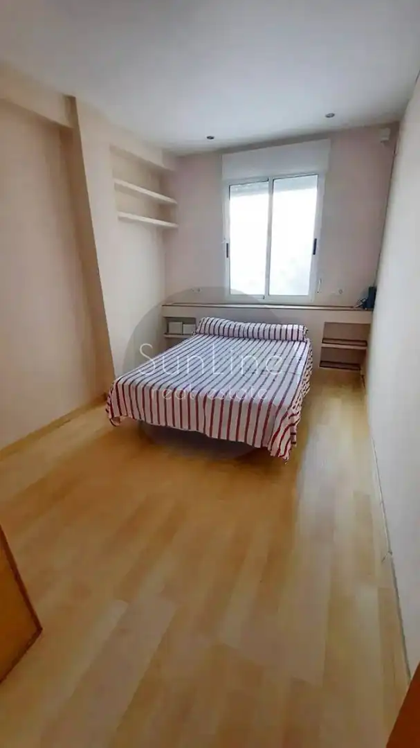 Schlafzimmer von Wohnung zur Miete in Valencia mit Klimaanlage, Terrasse und Möbliert