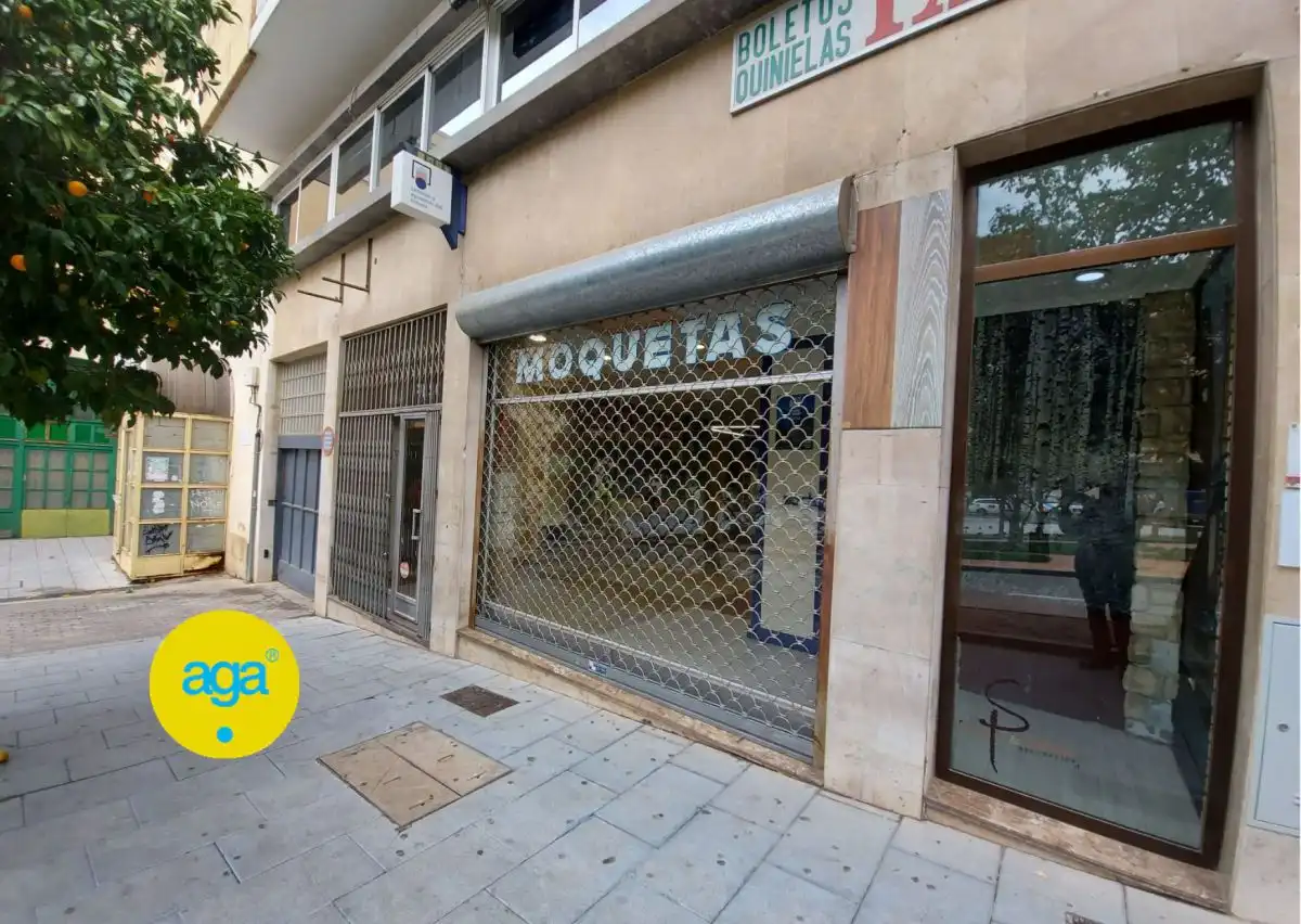 Locale commerciale in affitto a Libertad 8