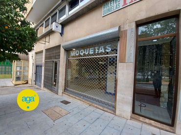 Local comercial de lloguer a Libertad 8