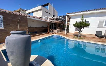 Piscina de Casa o xalet en venda en Sant Boi de Llobregat amb Terrassa i Piscina