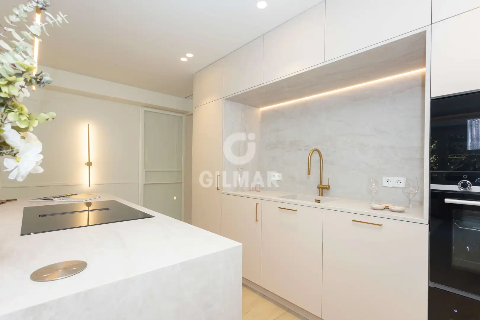Kitchen of Flat for sale in Madrid  with Heating, Private garden and Storage room