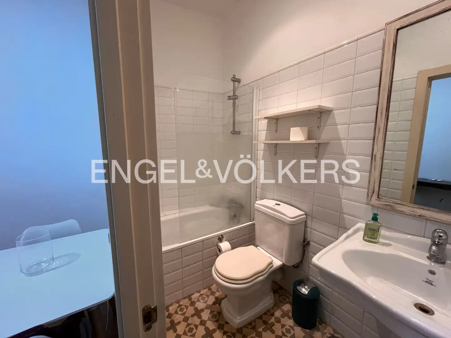 Bathroom of Flat for rent in Madrid  with Air Conditioner, Heating and Parquet flooring