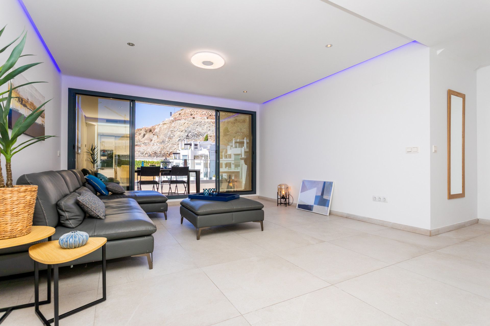 Sala d'estar de Àtic en venda en Benahavís amb Aire condicionat, Terrassa i Traster