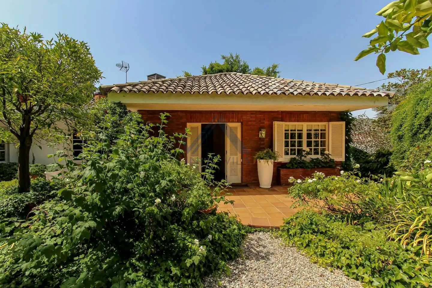 Casa con piscina en venta en De Les Monges, imagen 6