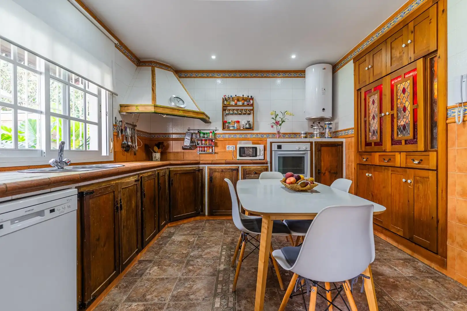Cocina de Casa o chalet en venta en Chiclana de la Frontera con Jardín privado, Trastero y Piscina