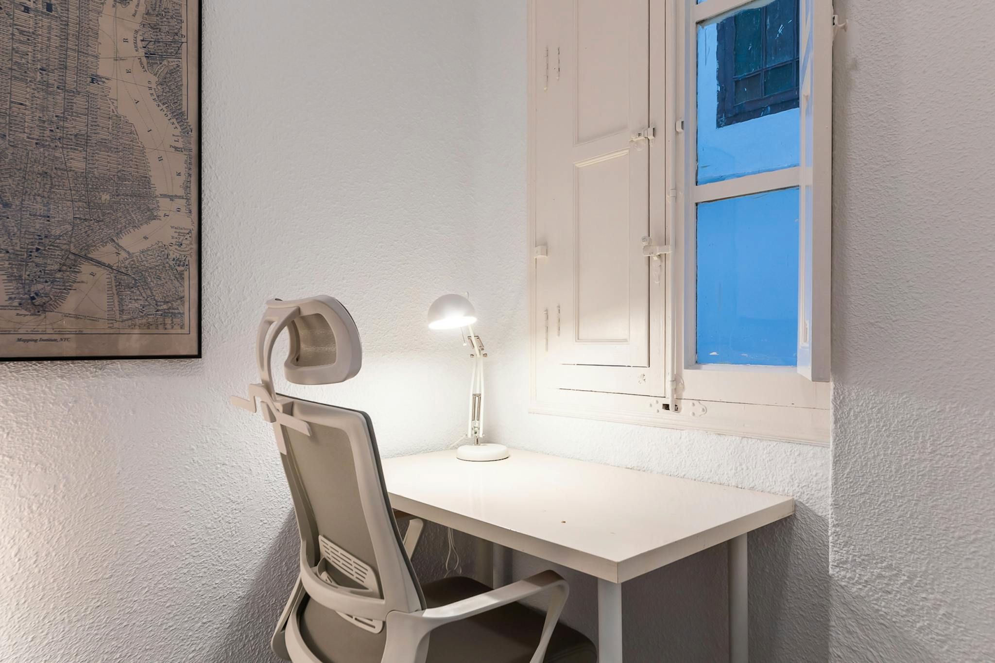 Bedroom of Flat to share in  Valencia Capital  with Heating, Washing machine and Balcony