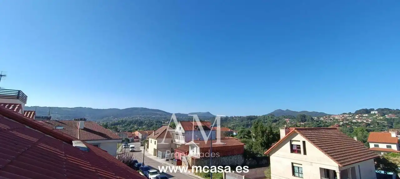 Vista exterior de Casa o xalet en venda en Vigo  amb Calefacció, Jardí privat i Terrassa