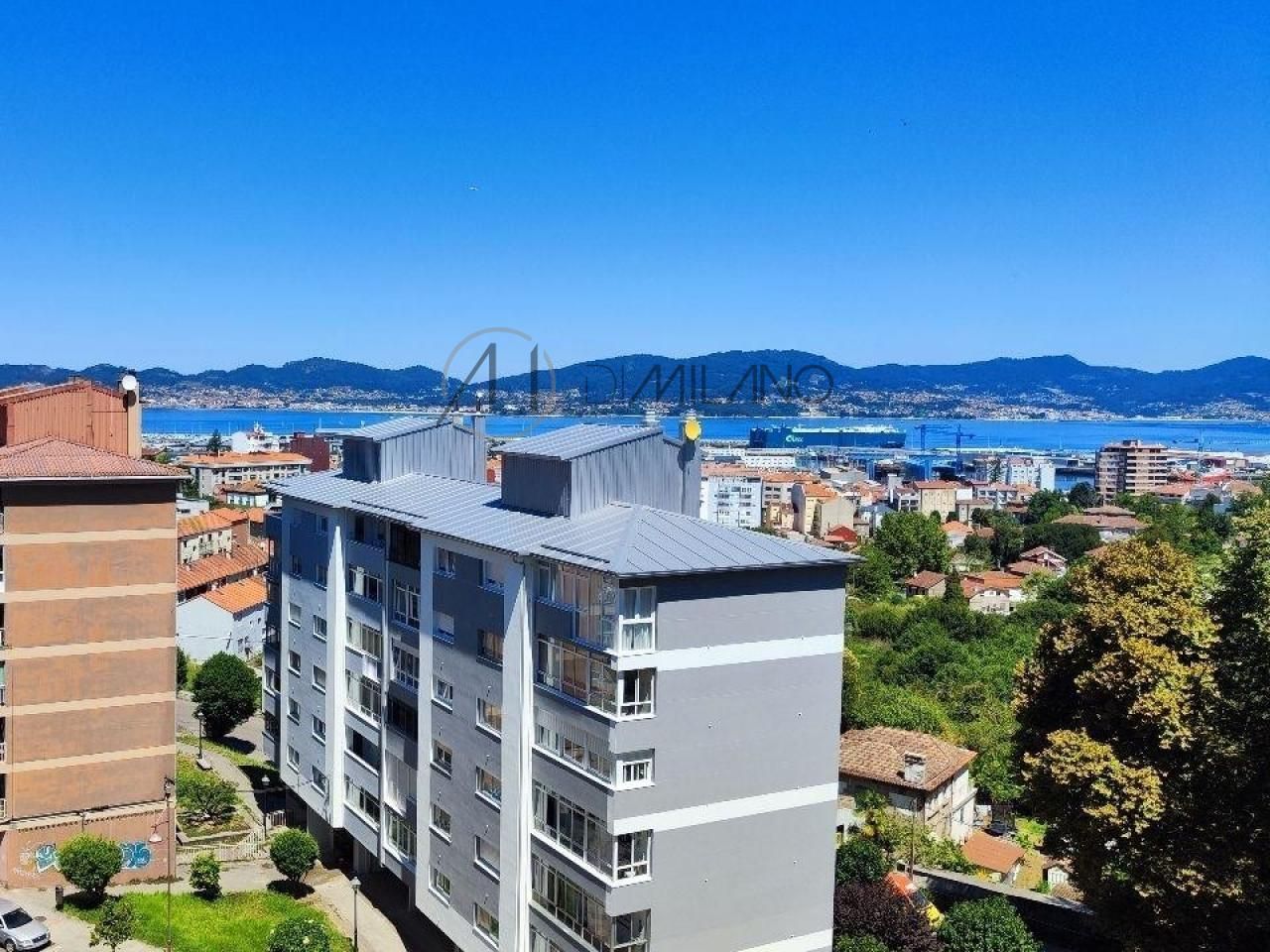 Vista exterior de Piso en venta en Vigo  con Calefacción, Trastero y Amueblado