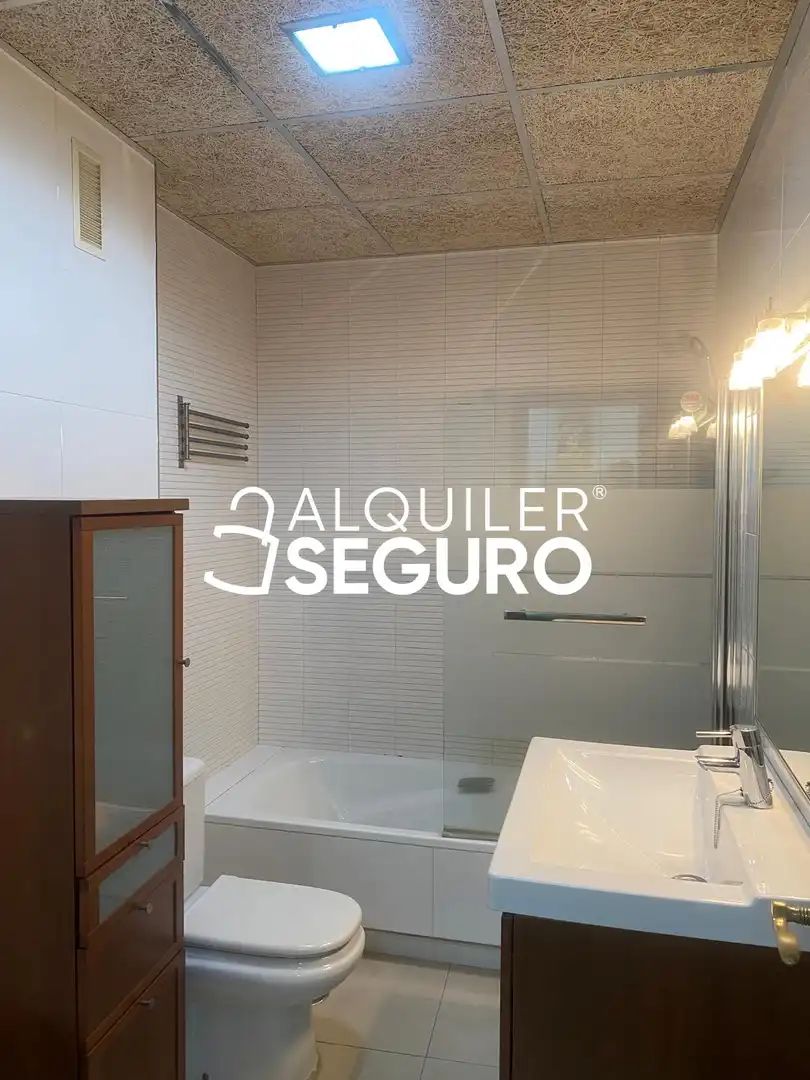 Bany de Pis de lloguer en Murcia amb Aire condicionat, Calefacció i Moblat