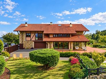 Casa a schiera con balcone in vendita a Calle Barrio Ilunzar
