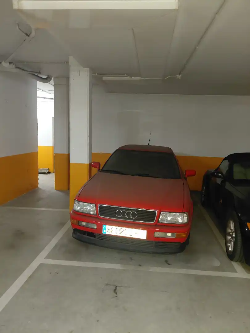 Parking de Piso en venta en Oleiros con Calefacción, Parquet y Trastero