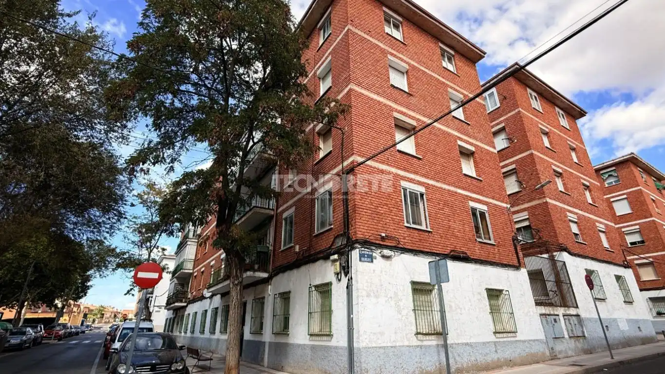 Pis amb terrassa en venda a Alamín