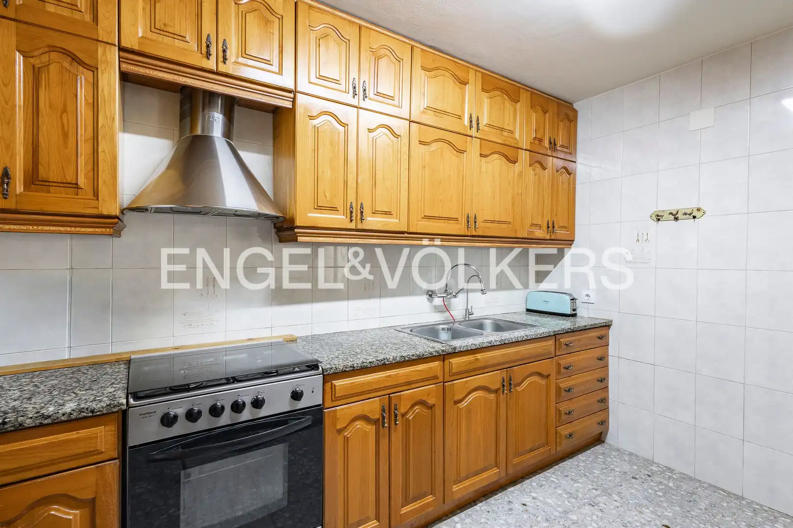 Cuina de Casa o xalet en venda en Santa Coloma de Cervelló amb Aire condicionat, Calefacció i Jardí privat