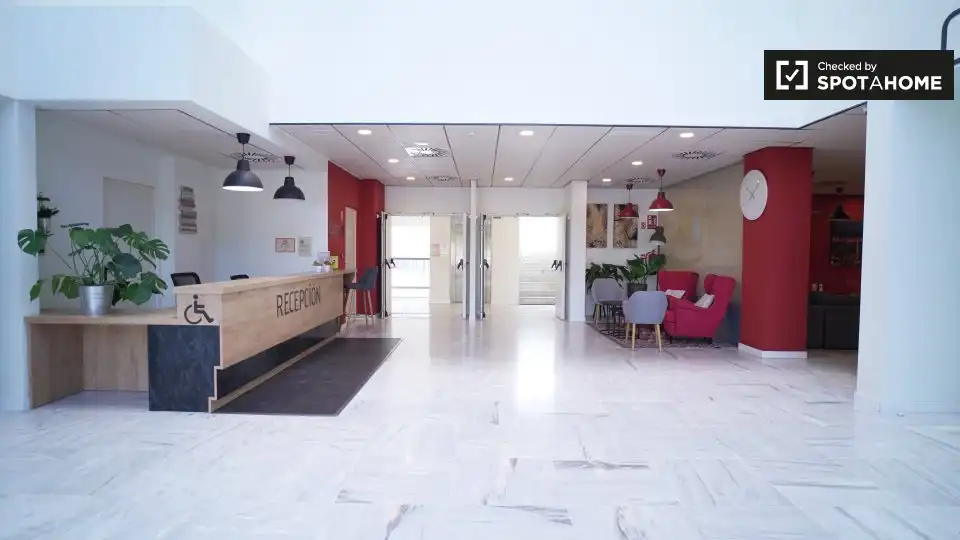 Room in Triana Oeste