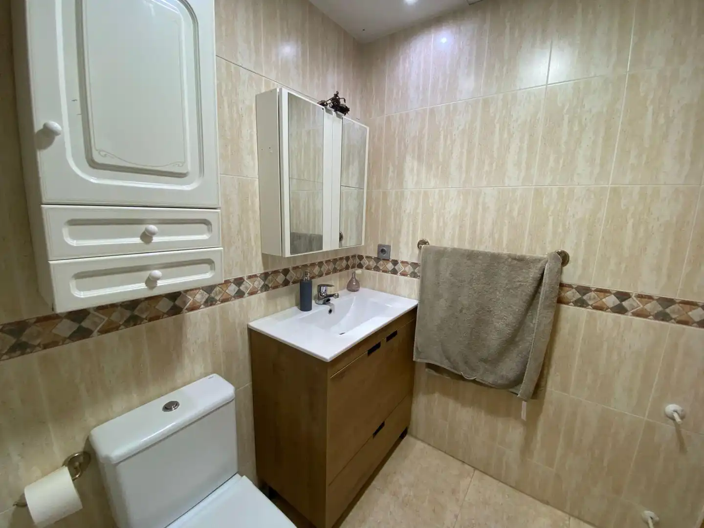 Badezimmer von Haus oder Chalet zum Verkauf in Monforte del Cid mit Klimaanlage, Privatgarten und Terrasse