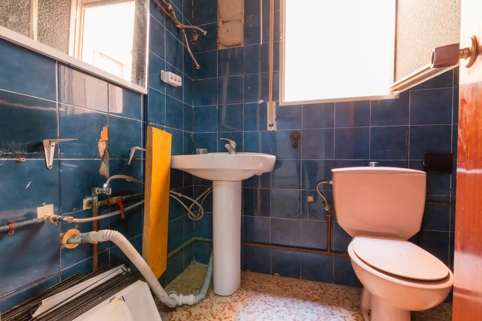 Badezimmer von Erdgeschoss zum Verkauf in Águilas mit Privatgarten, Terrasse und Möbliert