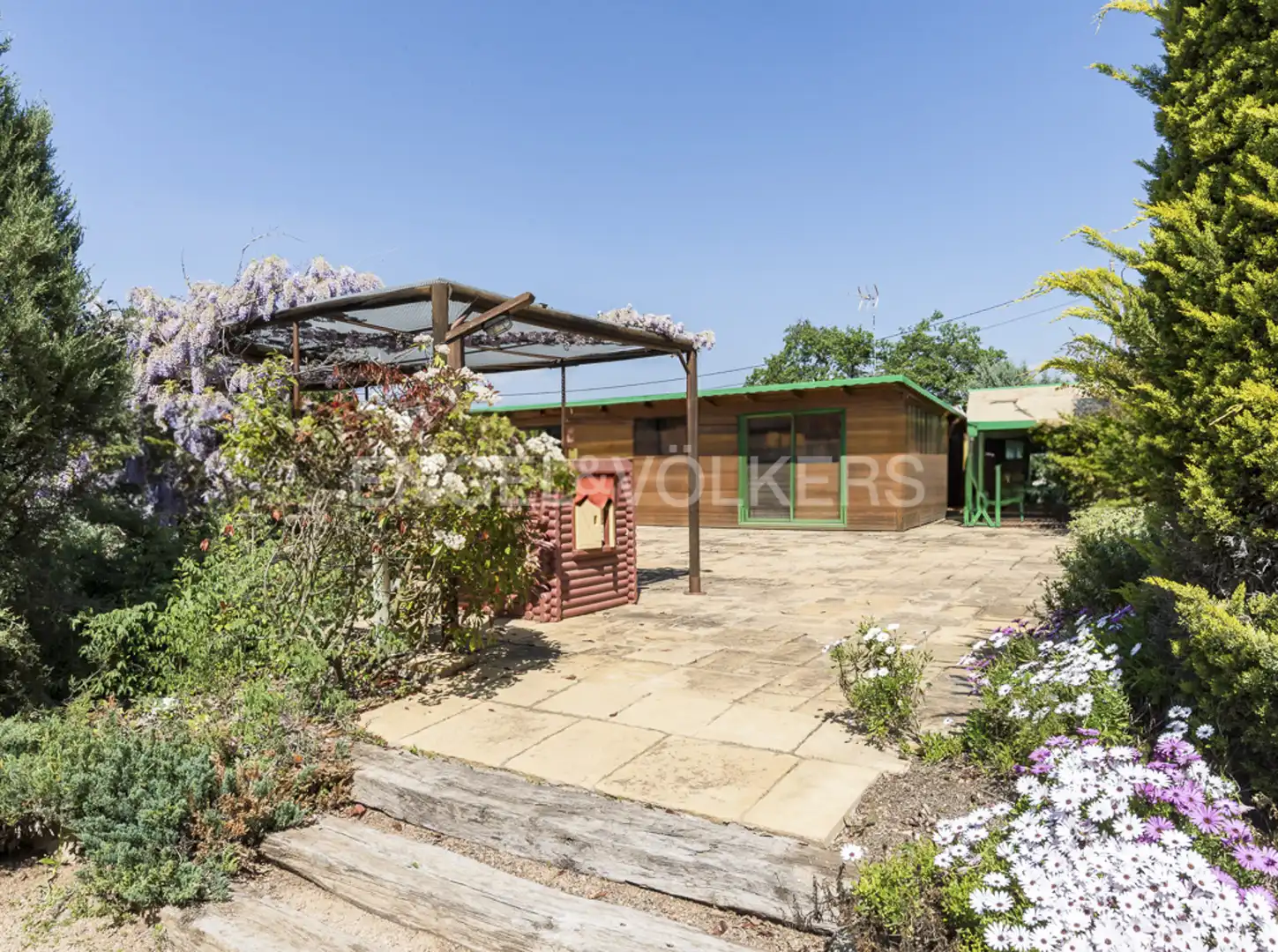 Garden of Buildings for sale in Gelida