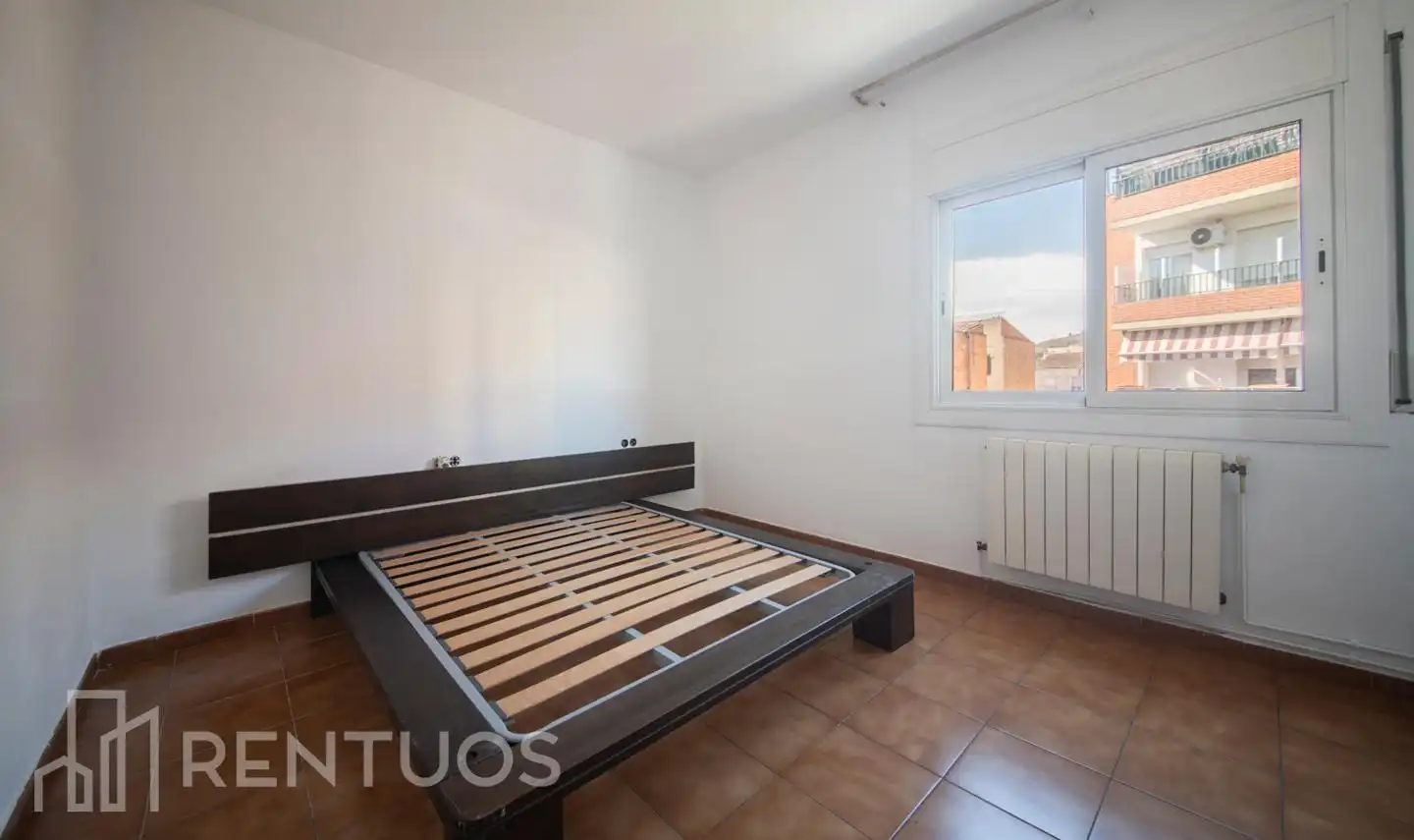 Schlafzimmer von Wohnung zum Verkauf in Montcada i Reixac mit Klimaanlage, Heizung und Balkon