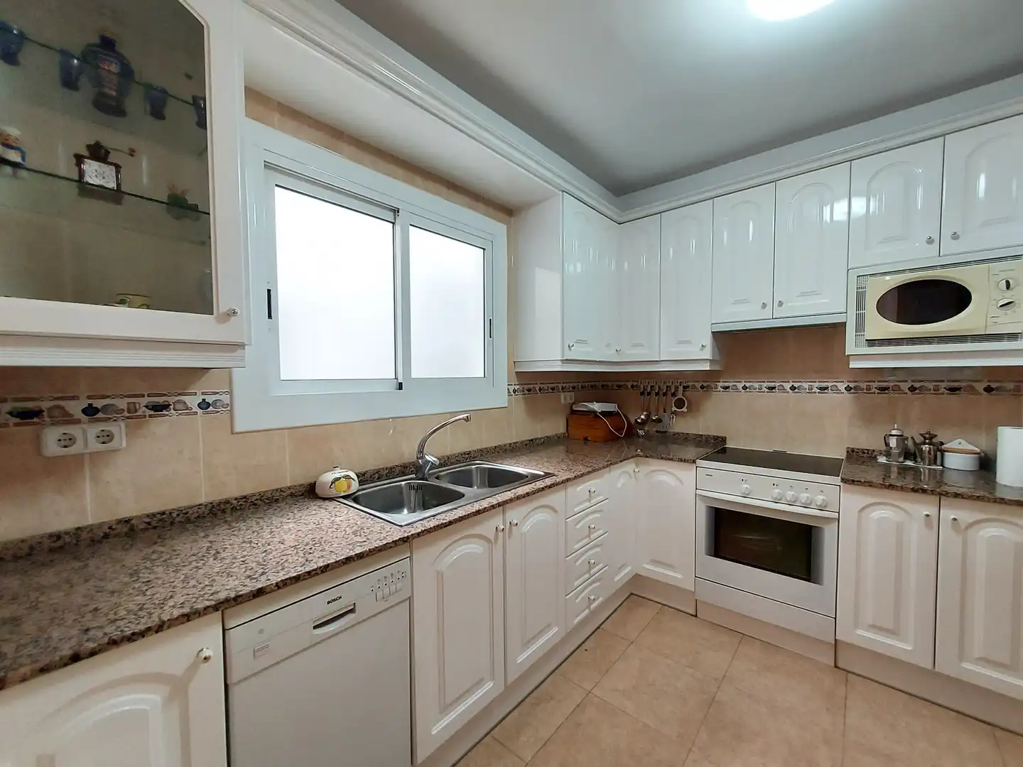 Cuina de Apartament en venda en El Vendrell amb Terrassa, Moblat i Forn
