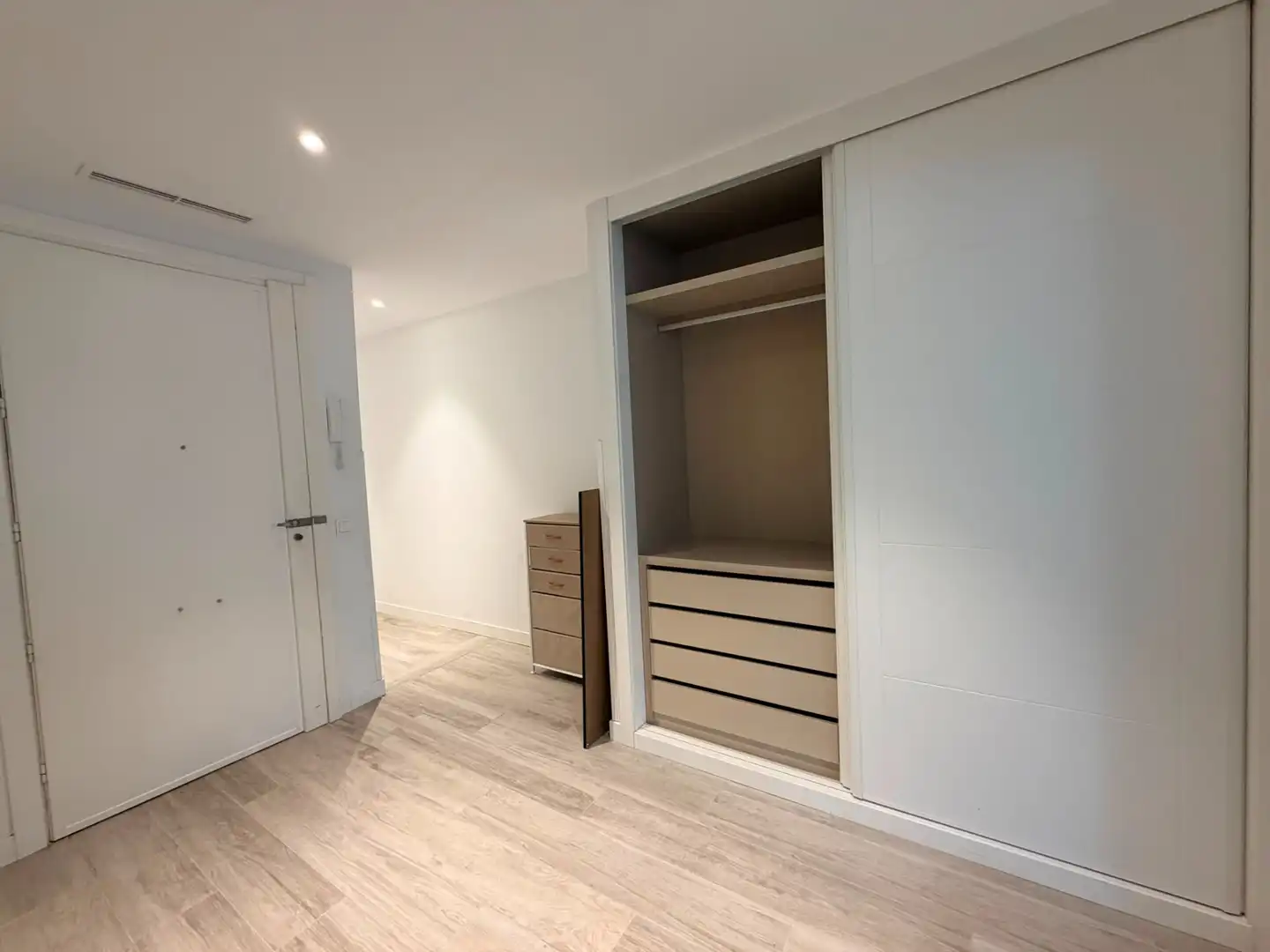 Flat for sale in Madrid  with Air Conditioner, Heating and Storage room