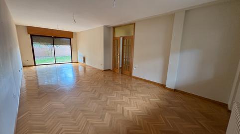 Foto 2 de Casa adosada en venta en Calle Incas, Las Villas - Valparaiso - El Peral, Valladolid Capital