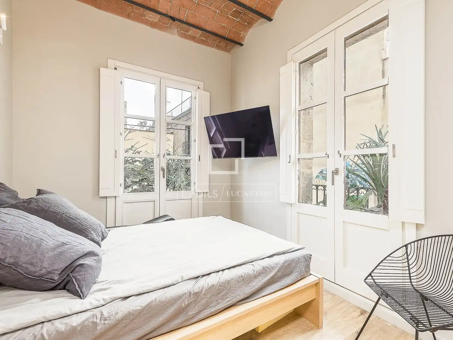 Bedroom of Attic for sale in Barcelona  with Air Conditioner, Heating and Parquet flooring