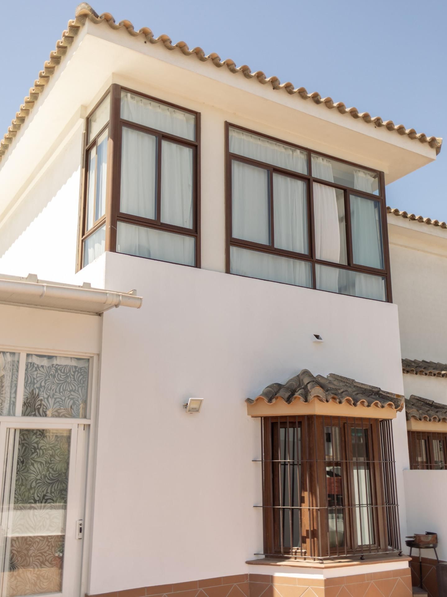 Vista exterior de Casa adosada en venda en Chiclana de la Frontera amb Aire condicionat, Calefacció i Terrassa