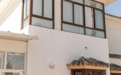 Exterior view of Single-family semi-detached for sale in Chiclana de la Frontera  with Air Conditioner, Heating and Terrace
