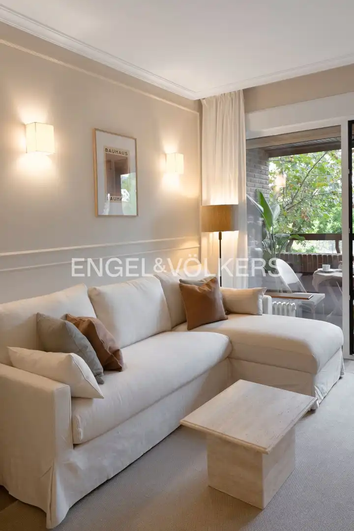 Living room of Flat for rent in  Madrid Capital  with Air Conditioner, Heating and Terrace