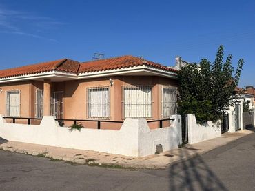Adossat amb jardí en venda a Calle CASTILLETE