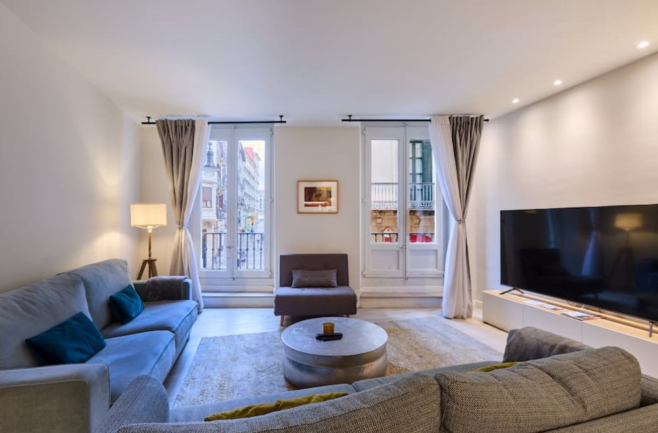 Sala d'estar de Apartament de lloguer en  Pamplona / Iruña amb Aire condicionat, Calefacció i Jardí privat