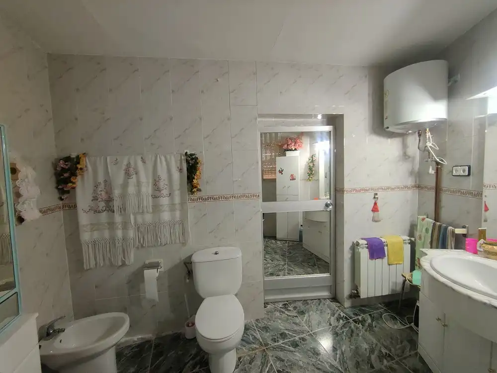 Bany de Casa o xalet en venda en Azután amb Calefacció i Traster