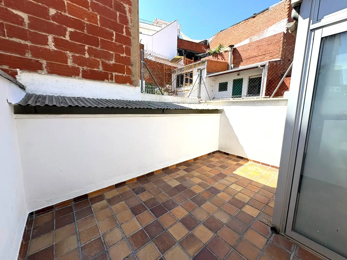 Terrasse von Einfamilien-Reihenhaus zum Verkauf in Terrassa mit Klimaanlage, Heizung und Terrasse