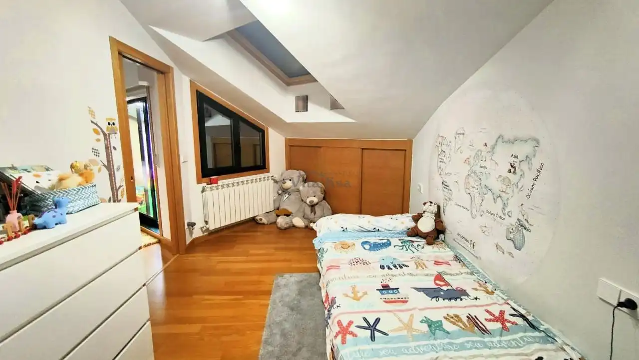 Dormitori de Dúplex en venda en Ourense Capital  amb Aire condicionat, Calefacció i Terrassa