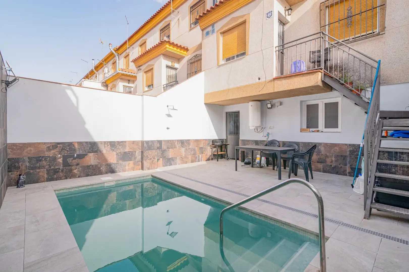 Piscina de Casa adosada en venda en Cijuela amb Aire condicionat, Calefacció i Jardí privat