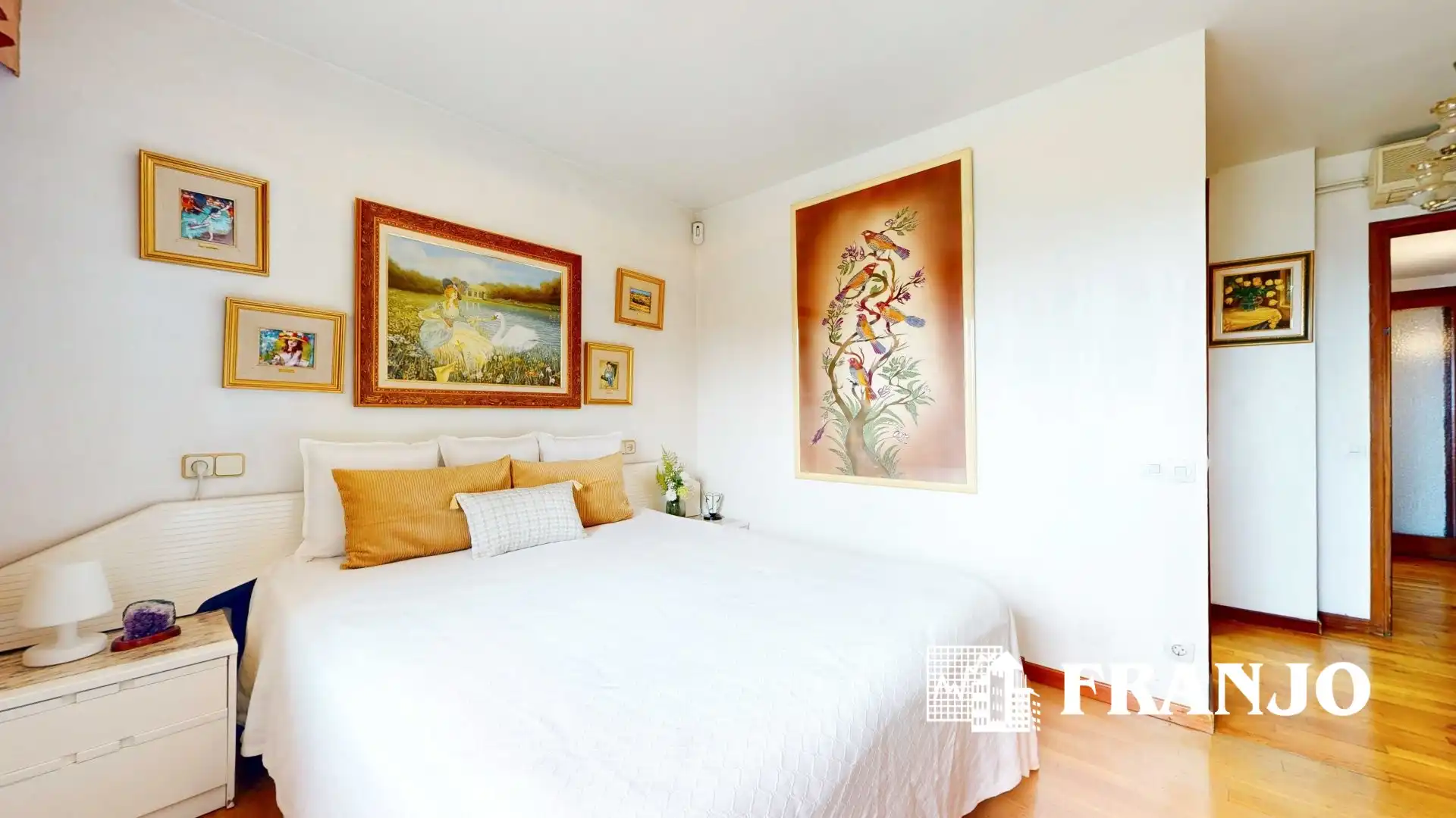 Schlafzimmer von Wohnung zum Verkauf in Barcelona mit Klimaanlage, Heizung und Terrasse