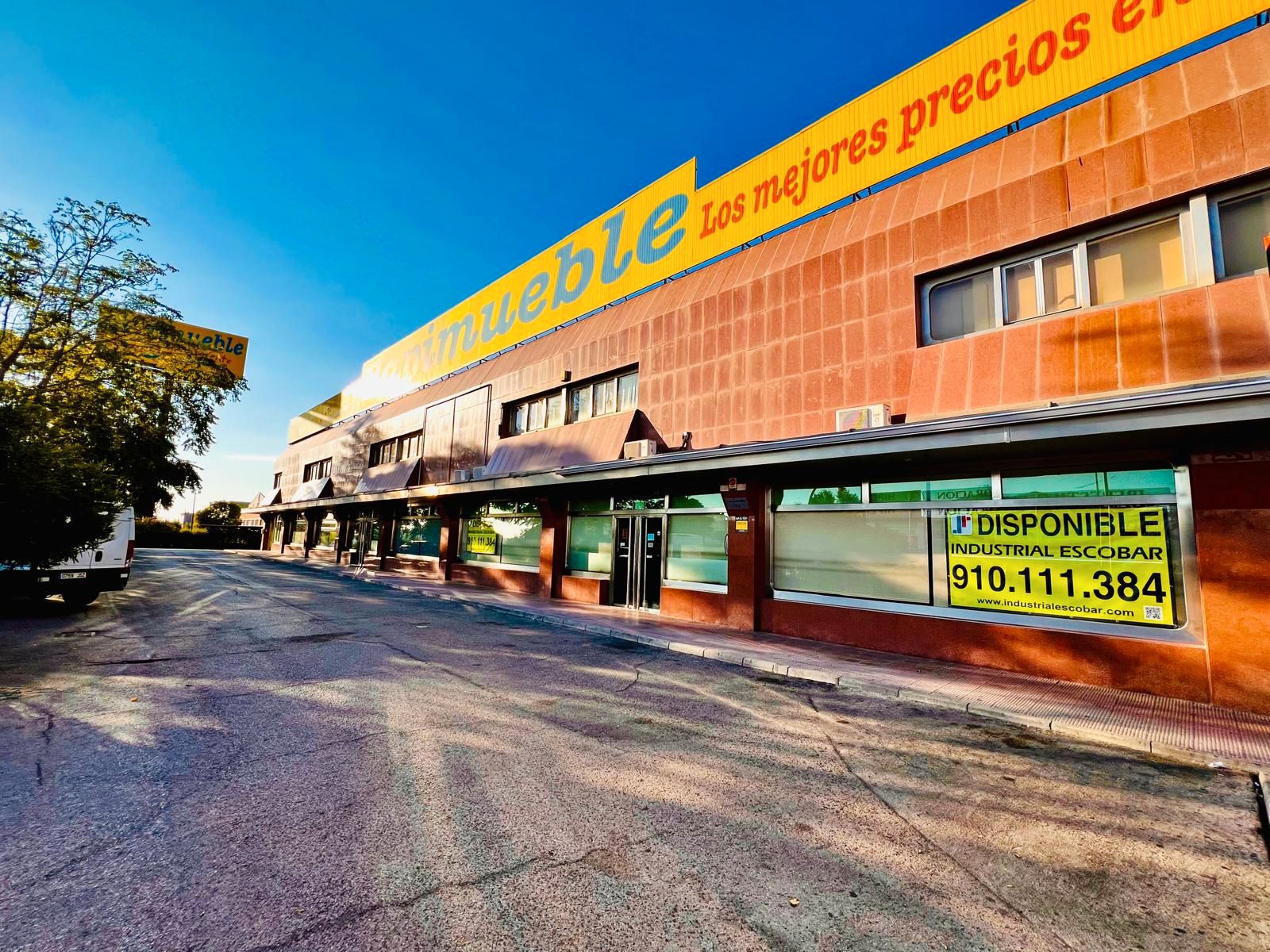 Vista exterior de Nau industrial de lloguer en Arganda del Rey amb Alarma