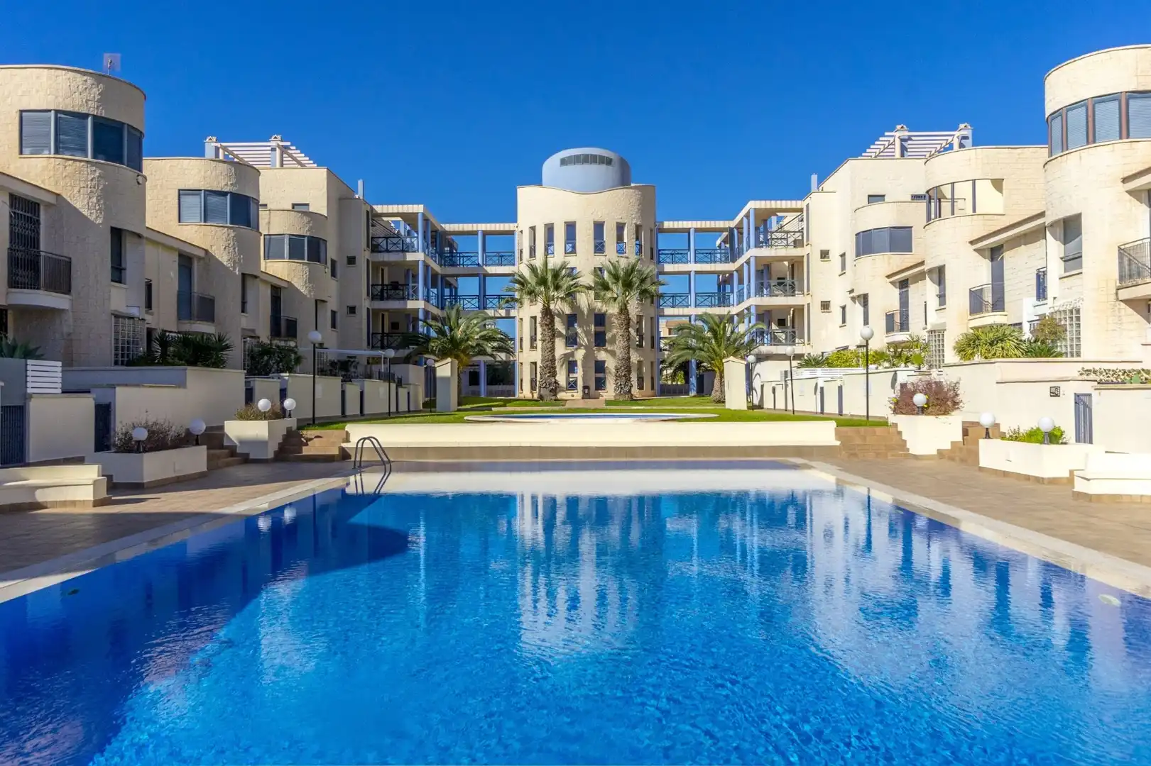 Piscina de Casa adosada en venda en Orihuela amb Aire condicionat, Terrassa i Traster