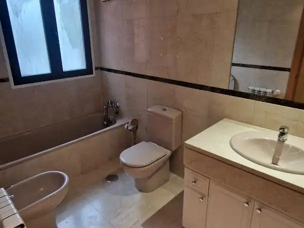 Badezimmer von Wohnung zum Verkauf in Las Rozas de Madrid mit Klimaanlage, Terrasse und Schwimmbad