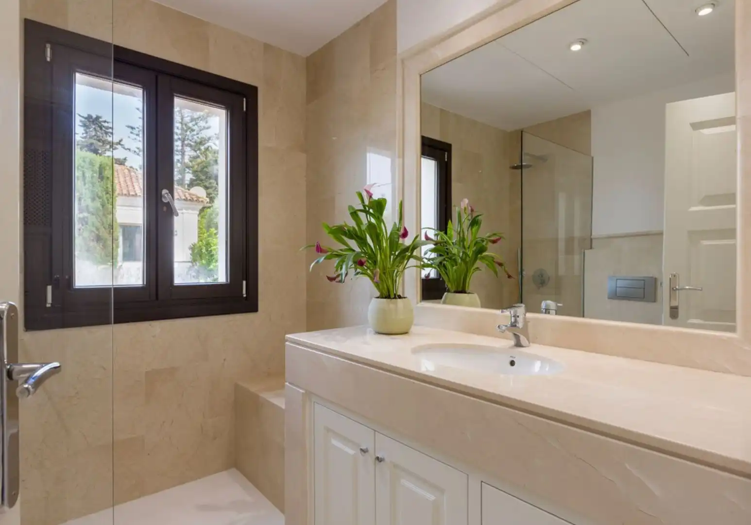 Bany de Casa o xalet de lloguer en Marbella amb Aire condicionat, Terrassa i Piscina