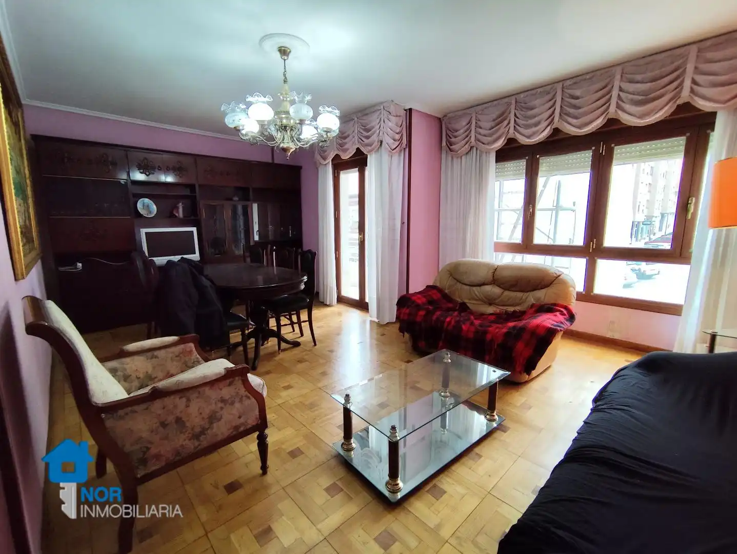 Sala d'estar de Pis en venda en Castro-Urdiales amb Terrassa i Moblat