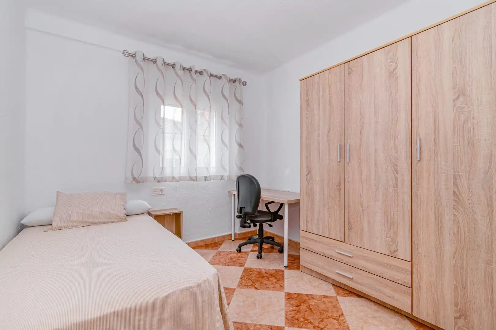 Bedroom of Flat for rent in  Granada Capital  with Furnished