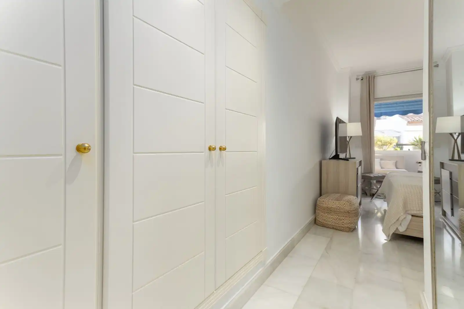 Wohnung zum Verkauf in Marbella mit Klimaanlage, Privatgarten und Terrasse