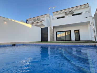Xalet amb piscina en venda a Los Cuarteros