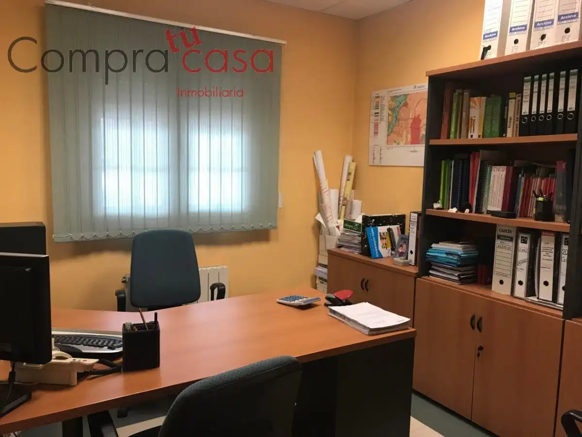 Commercial properties for sale in San Cristóbal de Segovia  with Furnished