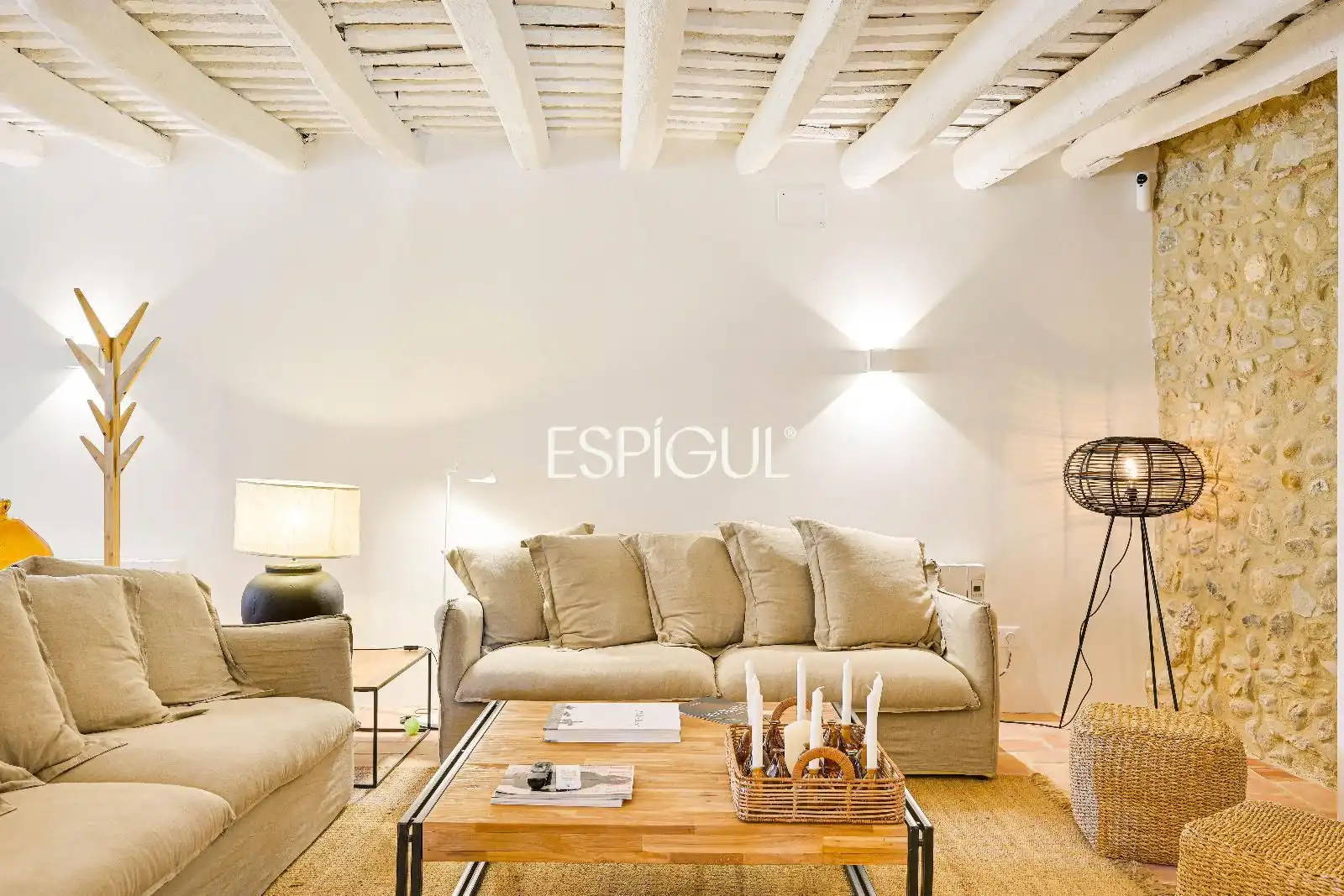 Sala d'estar de Casa o xalet en venda en La Bisbal d'Empordà amb Aire condicionat, Calefacció i Parquet