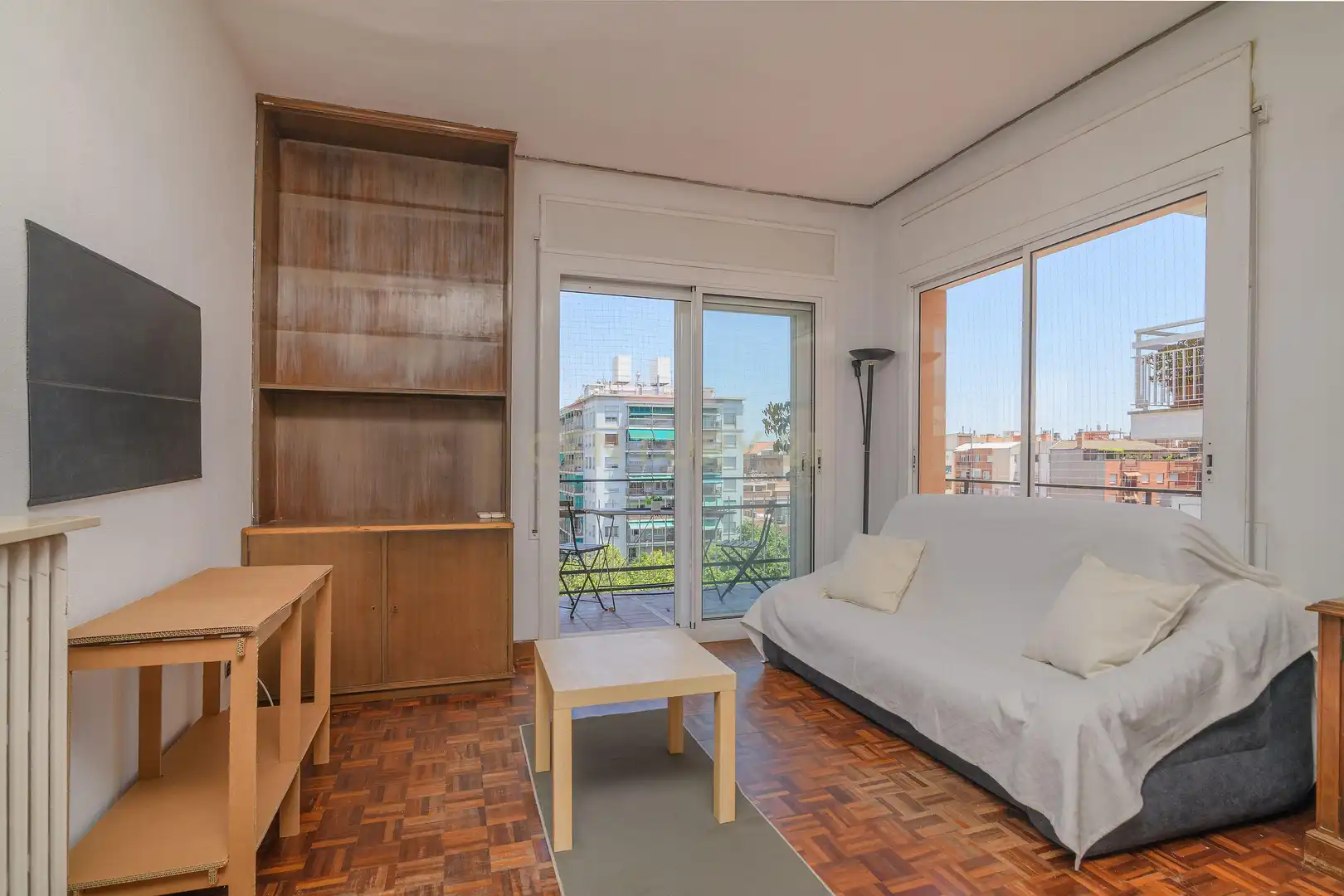 Schlafzimmer von Wohnung zum Verkauf in Barcelona mit Klimaanlage, Ofen und Mikrowelle