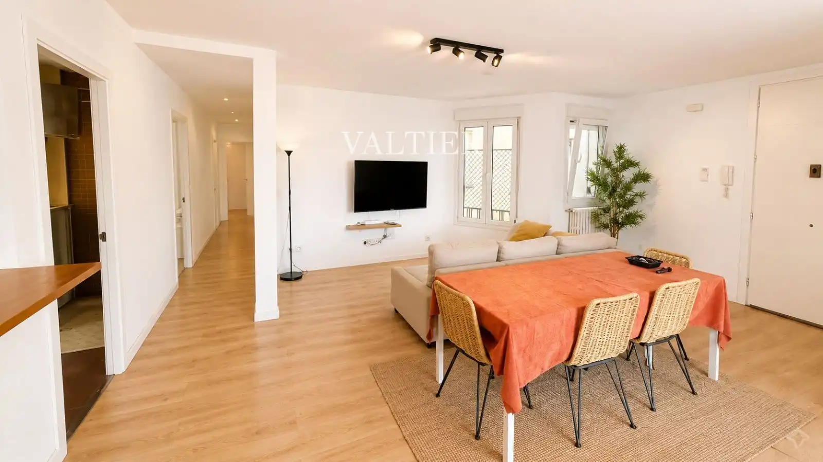 Sala d'estar de Àtic de lloguer en Madrid amb Aire condicionat, Terrassa i Traster